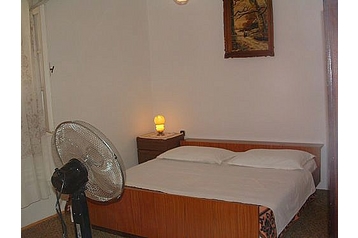 Chorvatsko Privát Okrug Donji, Exteriér